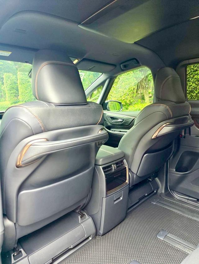 Toyota Alphard Z hybrid HEV E-Four สีขาว ปี 2025 ไมล์ 10,000 กม. 11
