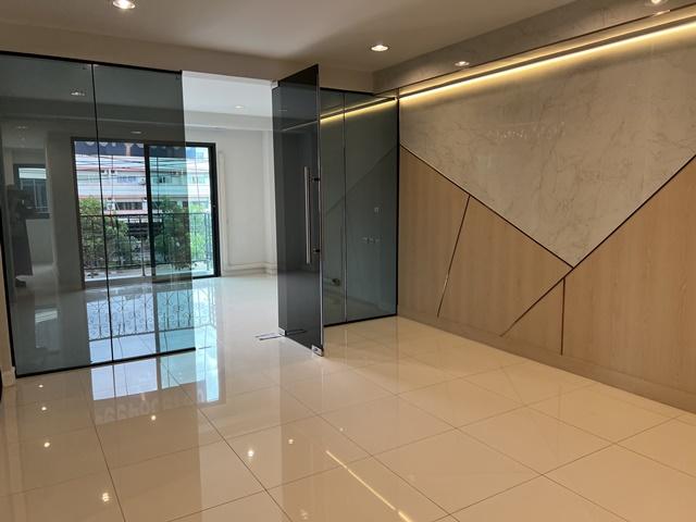 อ่อนนุช-พัฒนาการ ให้เช่าอาคาร 4.5 ชั้น 648 ตร.ม. BTS สีเหลือง ศรีนุช 800 ม. 58ตร.ว. 3