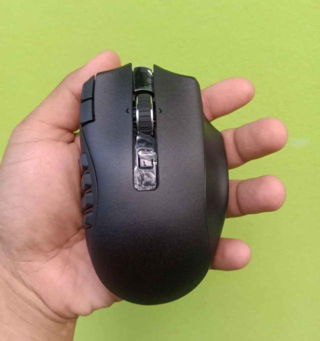 Mouse Razer Naga V2 Hyperspeed Wireless 1