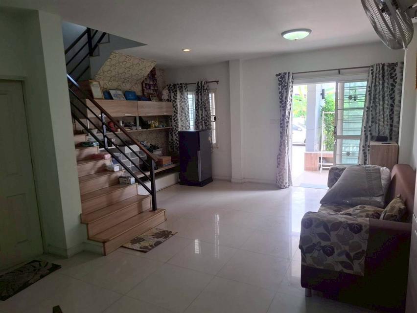 บ้านหลังมุม 50.1 ตร.วา ในศรีราชา เพียง 3.15 ล้าน มีสนามหญ้าข้างบ้าน จอดรถ 2 คัน 9
