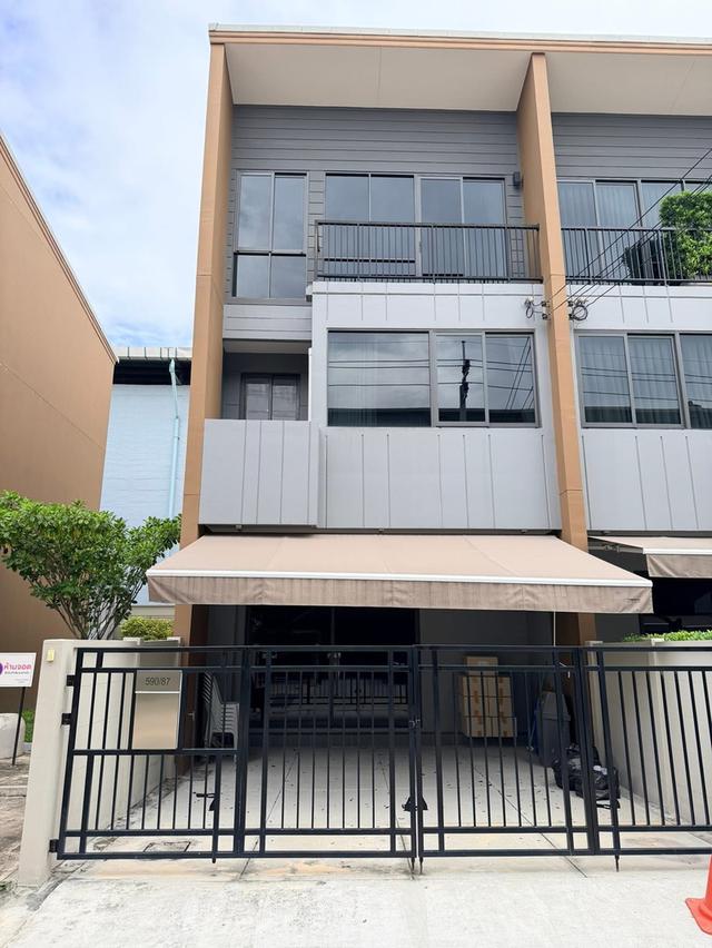 ขายทาวน์โฮมสามชั้น โครงการหมู่บ้านกลางเมืองสุขุมวิทอ่อนนุช 1