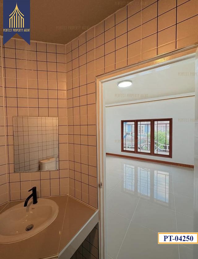 ขาย ม.มนวดีพาร์ค บางรักพัฒนา บางบัวทอง ตกแต่งใหม่ทั้่งหลัง แถมเฟอร์ฯ 10