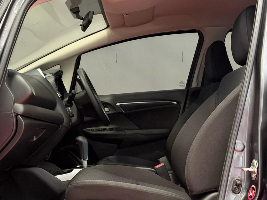 2020 HONDA JAZZ GK รถมือเดียวออกป้ายแดง รถวิ่งน้อยเพียง 60,000 กม เข้าศูนย์ตามระยะ รถไม่เคยมีอุบัติเหตุครับ รูปที่ 13