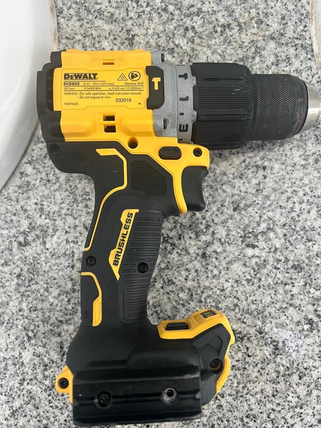 สว่านกระแทก DeWalt  8
