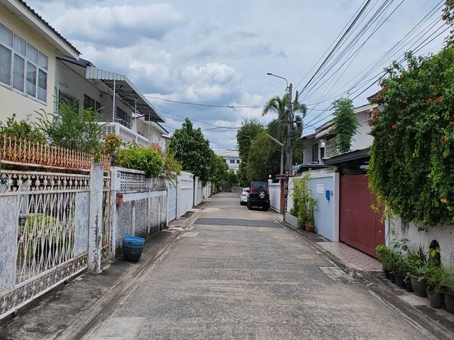 ้ขายบ้านเดี่ยว 2 ชั้นแปลงหัวมุม 50 ตรว. โชคชัย 4 ซอย 46 ย่านลาดพร้าว โชคชัย 4 ใกล้รถไฟฟ้าสายสีเหลือง **บ้านเก่า เหมาะรีโ 4