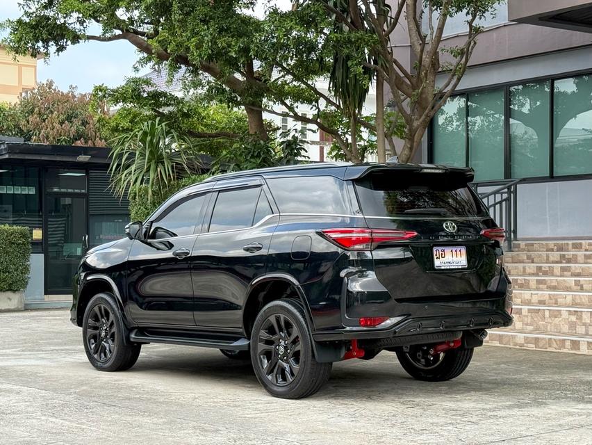 2023 TOYOTA FORTUNER 2.8 GR SPORT 4WD รถมือเดียวออกป้ายแดง รถวิ่งน้อย ประวัติศูนย์ครบ รถไม่เคยมีอุบัติเหตุครับ รูปที่ 6