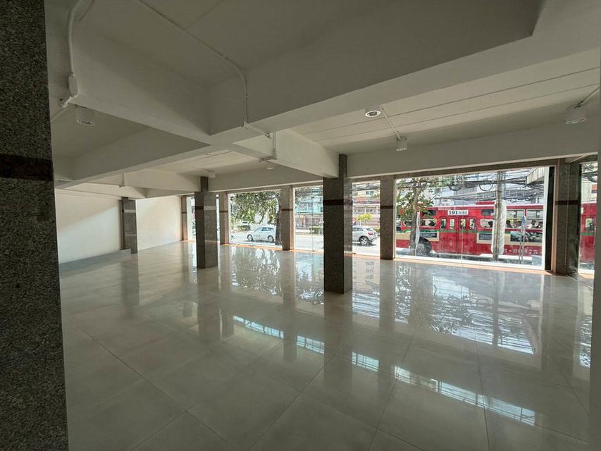 ขายอาคารพาณิชย์ สำนักงาน 5 ชั้น พื้นที่กว่า 849 ตารางเมตร ติดถนนลาดพร้าว ติดรถไฟฟ้าสีเหลือง บางกะปิ 6