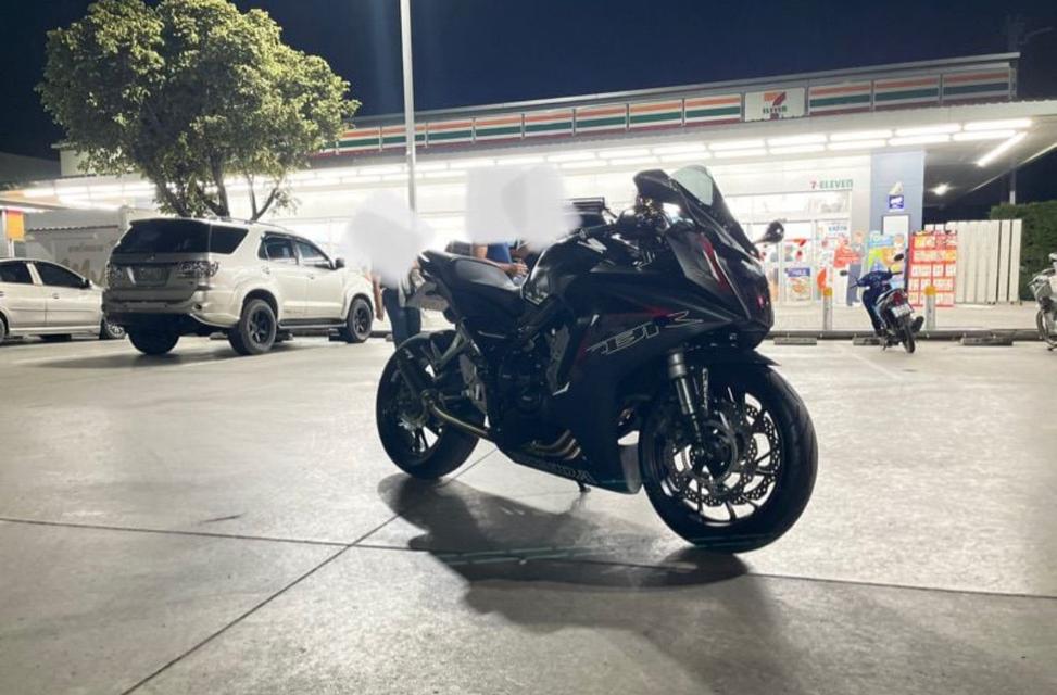 Honda CBR650F 3