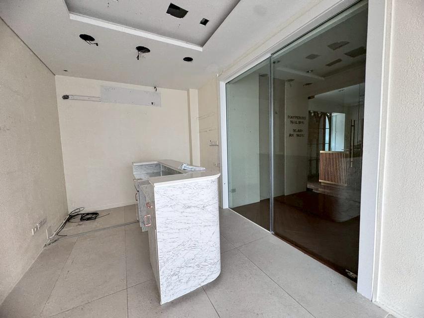 ให้เช่าพื้นที่สำนักงาน ซอยสุขุมวิท 55 (ทองหล่อ 13) ทำเลดีใกล้แหล่งธุรกิจ (N.1974) 2