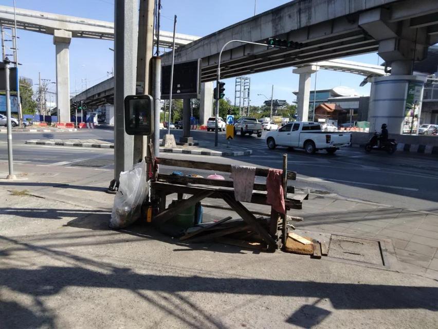 ขายและให้เช่าตึกแถว 4.5 ชั้นติดถนนใหญ่ ไม่มีจอดรถ จอดปั้ม ใกล้รถไฟฟ้าสีเหลือง 3