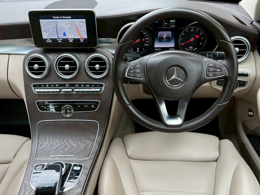 Mercedes-Benz C350e Exclusive Sedan 8