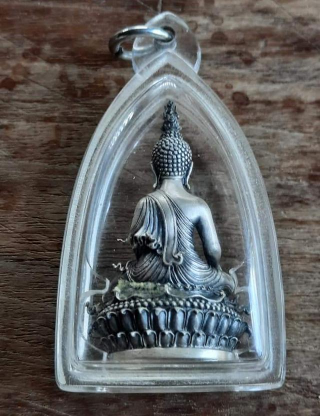 พระพุทธเลี่ยมเก่าเนื้อเงิน