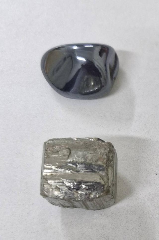 ของโบราณหายากมี 2 ก้อน