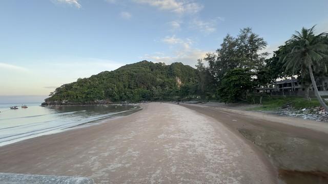 ที่ดินบ้านพร้อมโอนเจ้าของขายเอง ขายที่ดินใกล้หาดบางเบิด ติดถนนทางหลวง ใกล้หาด1 กม. +ขนาดที่ดิน 50-1-18 ไร่ โฉนดครุฑแดง พ 4