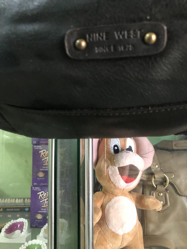 Ninewest กระเป๋าสะพายข้างหนังแท้ รูปที่ 4