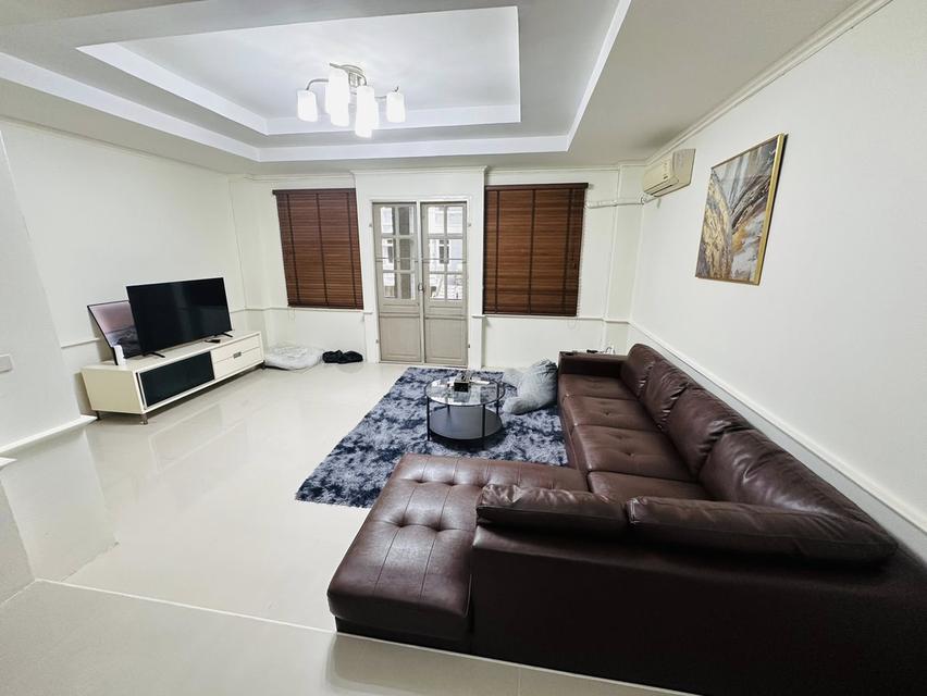 ให้เช่าทาวน์โฮม 4 ชั้น ใกล้เอ็มโพเรียม สุขุมวิท31 อโศก-พร้อมพงษ์ เทอร์มินอล21 อโศก 5