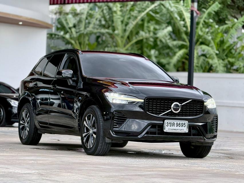 VOLVO XC60 2.0 RECHARGE T8 R-DESIGN AWD ปี 2022 โฉม ปี14-ปัจจุบัน สีดำ รูปที่ 3