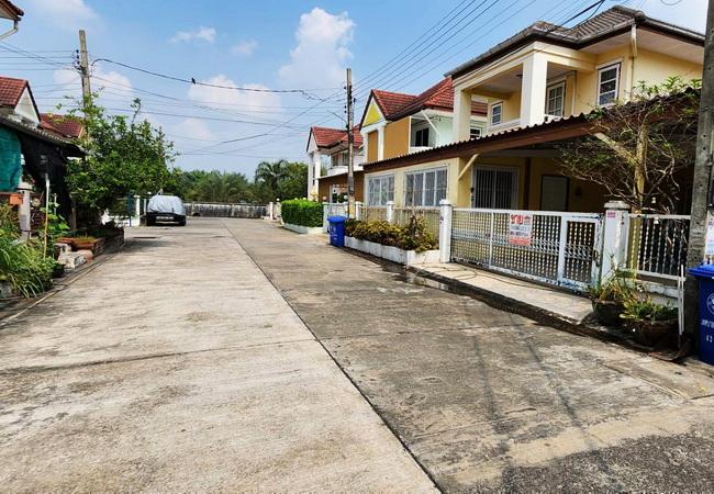 ขายบ้านเดี่ยว หมู่บ้านลภาวัน 9 ถนนชัยพฤกษ์ เนื้อที่ 52.5 ตร.ว. 2 ชั้น 3 นอน 2 น้ำ 2