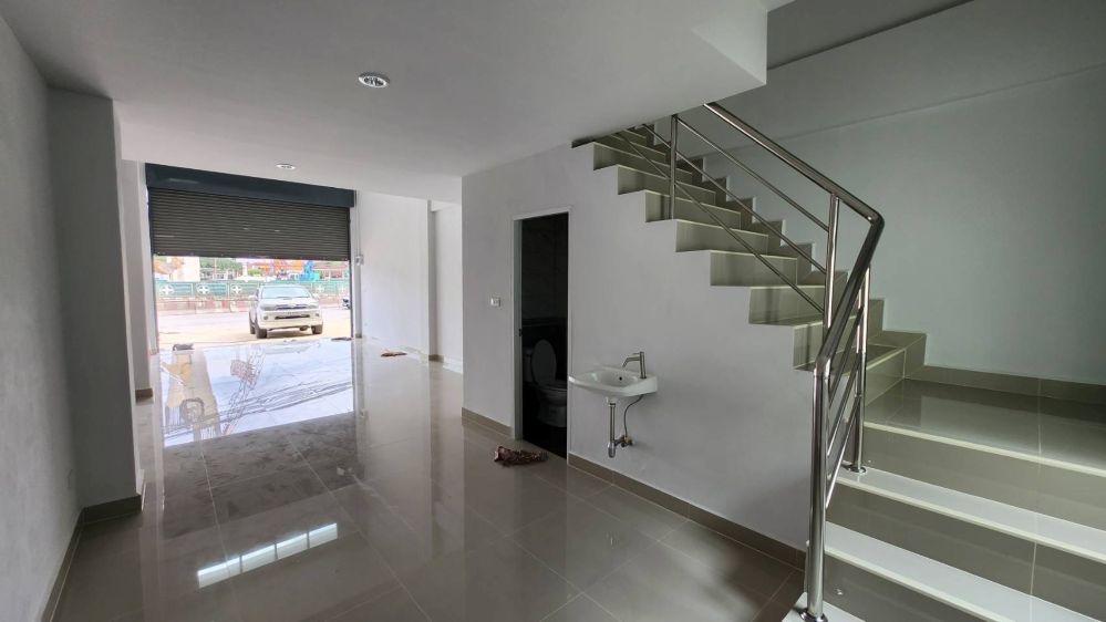 ขายหรือให้เช่าอาคารพาณิชย์ 3.5 ชั้น พร้อมดาดฟ้า โครงการ UTECTIC 2 กม. 24 ถึง 25 ห่างจากเซ็นทรัลมหาชัยเพียง 200 เมตร ติดถนนพระราม 2 5