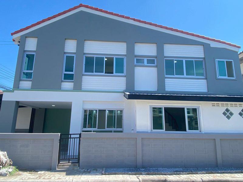 ทาวน์เฮาส์ 2 ชั้น ,หลังมุม เนื้อที่ 23.9 ตร.วา ขายหมู่บ้านกลอรี่เฮาส์ ถ.รามอินทรา 65 แยก 2-2 แขวงท่าแร้ง เขตบางเขน กรุงเทพฯ  2