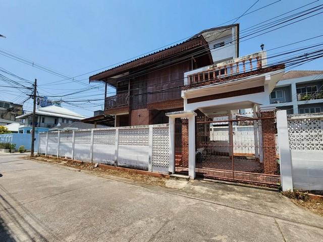 ให้เช่าบ้านเดี่ยว 2 ชั้นหลังมุม 75 ตรว. ลาดพร้าว 35 เชื่อมต่อรัชดา บ้านสไตล์วินเทจ *** อยู่อาศัย, ทำ office หรือ Air bnb 1