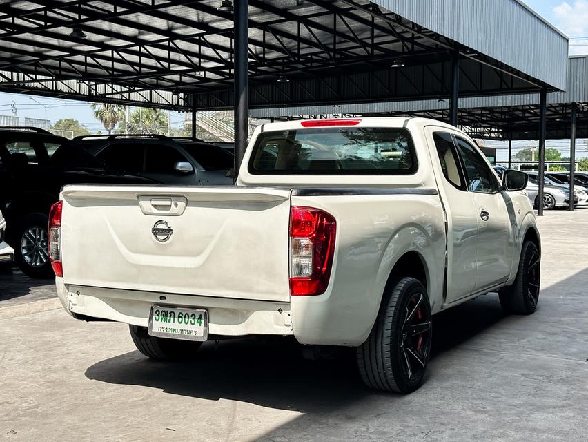ขายรถ nissan NP300 Navara 2.5 King Cab Calibre E Pickup ปี 2015 สีขาว เกียร์ธรรมดา รูปที่ 5