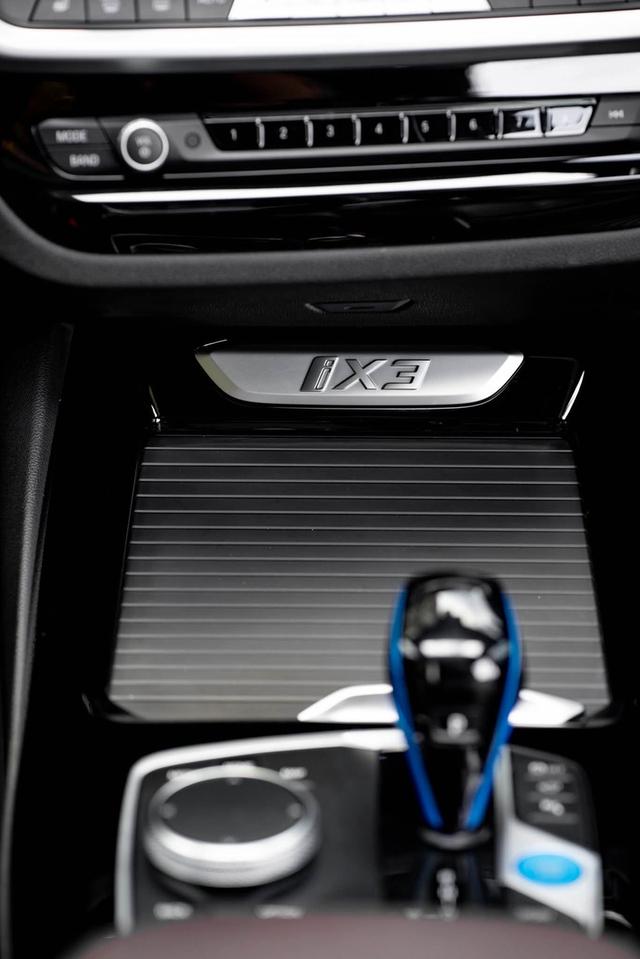 iX3 M-Sport Pro Package 19