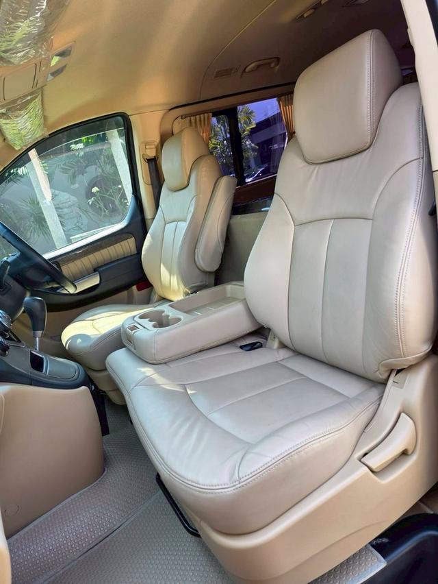 HYUNDAI H-1 Grand Starex VIP สีน้ำตาล ปี 2016 ไมล์ 140,000 กม. 9