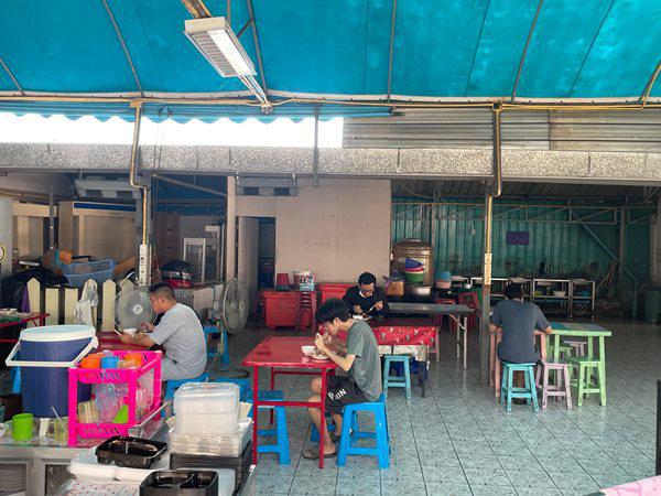 ประกาศเซ้งร้านข้าวแกง ในซอยรัชดาซอย 7 อยู่ในตลาดหน้าปากซอยชานเมือง 6 โทร  094-654-2292 6