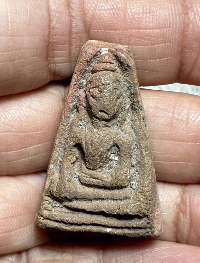 พระเนื้อดิน พิมพ์พระผงสุพรรณ ล.พ.โหน่ง วัดคลองมะดัน