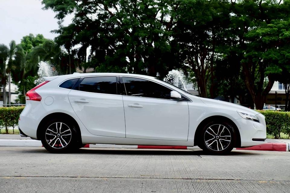 รหัสรถ PR1638 Volvo V40 T4 Hatchback Facelift ปี 2017