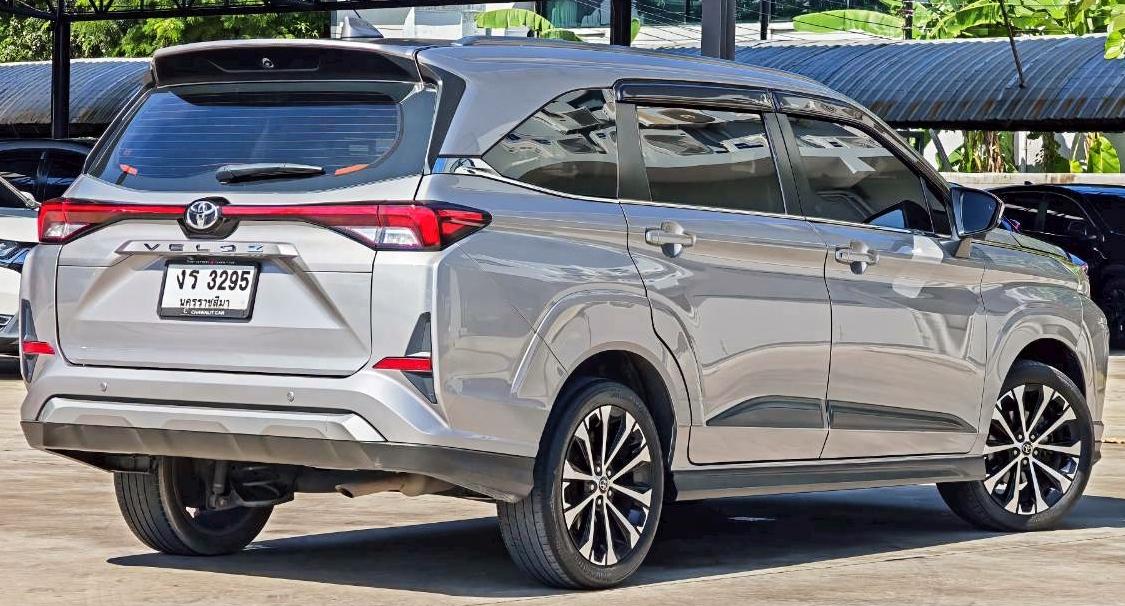 TOYOTA VELOZ 1.5 Premiun 13