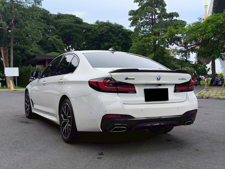 รถเข้าใหม่! BMW 530e M Sport LCI ปี 2021 สีขาว