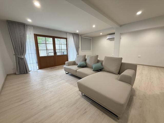 PB5459 ให้เช่าทาวน์โฮม 3 ชั้น หมู่บ้าน Noble Cube Pattanakarn บ้านหลังมุม ตกแต่งใหม่พร้อมเฟอร์ครบ เดินทางสะดวกใกล้ทองหล่อ
