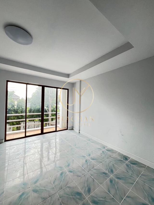 B69-297 ขายด่วน ทาวน์โฮม 3 ชั้น โครงการสายลม ปากเกร็ด ปรับปรุงใหม่ทั้งหลัง เนื้อที่ 20.4 ตร.ว พื้นที่ใช้สอย 200 ตร.ม 4 ห้องนอน 3 ห้องน้ำ 1 ห้องครัว 18