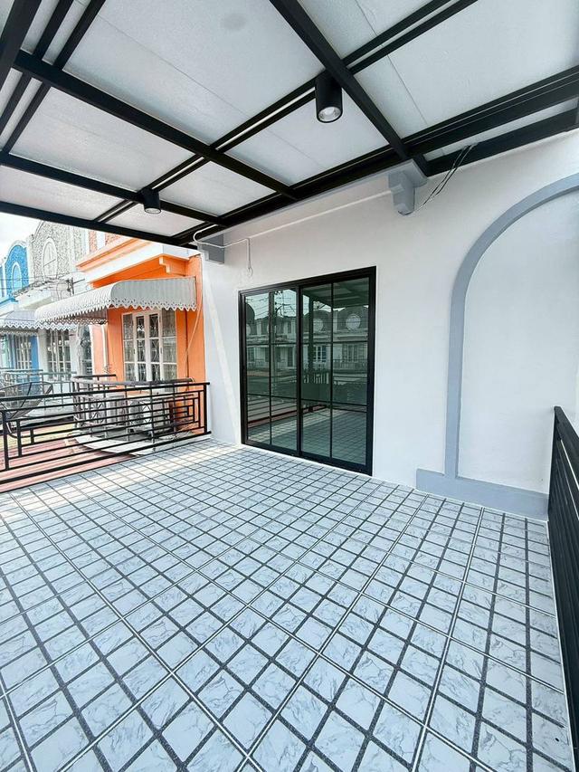 หมู่บ้านสิรารมย์ บ้านกล้วย-ไทรน้อย บางบัวทอง ทาวน์เฮาส์ 2 ชั้น ตกแต่งใหม่พร้อมอยู่  มีระเบียงด้านหน้า โครงการของแลนด์&เฮ้าส์ 19