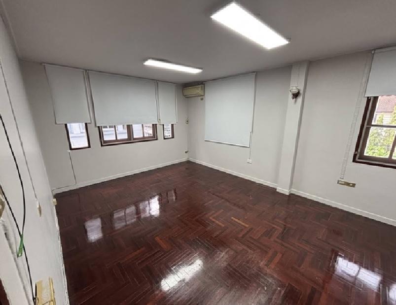 ให้เช่าทาวน์โฮม 3 ชั้น / ทำเลซอยอ่อนนุช 39 / พื้นที่ดิน 40 ตารางวา / พื้นที่ใช้สอยกว่า 250 ตารางเมตร / จอดรถ 2-3 คัน 9