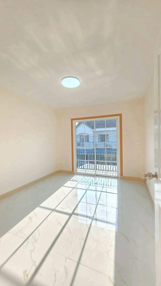 หมู่บ้านบัวทองธานีพาร์ควิลล์1  ซอยกรมที่ดินบางบัวทองทาวน์เฮาส์ 2 ชั้น ตกแต่งใหม่พร้อมอยู่  ทำเลดี พร้อมของแถมอีกหลายรายการ 17