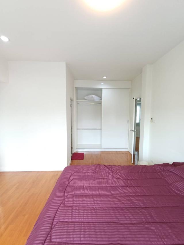 ให้เช่าบ้านเดี่ยว2ชั้น 4นอนหมู่บ้านสัมมากรรามคำแหง162-1 ย่านรามคำแหงราษฎร์พัฒนาร่มเกล้าตกแต่งพร้อมอยู่ ติดถนนรามคำแหง ใกล้มอเตอร์เวย์ – สุวรรณภูมิ MRT 13