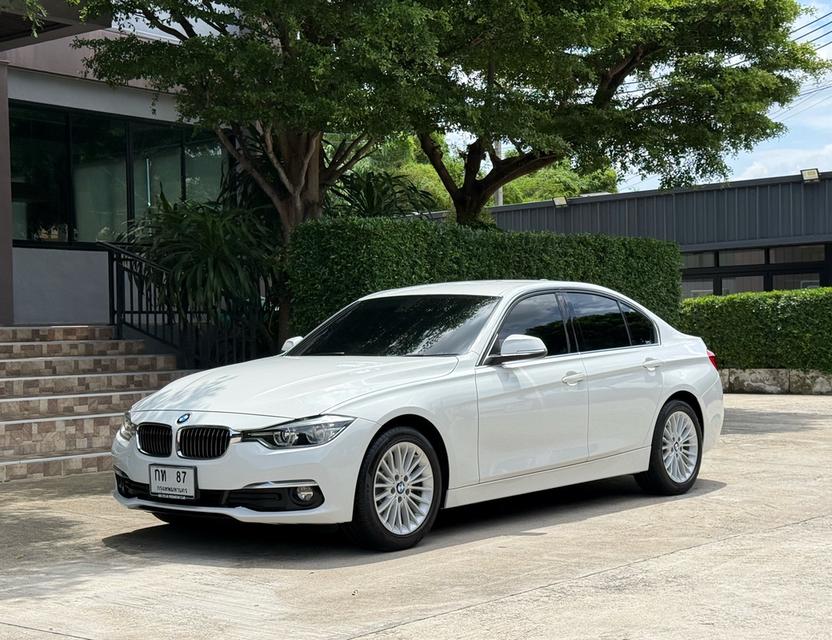 2019 BMW 320D F30 LCI รถมือเดียวออกป้ายแดง รถวิ่งน้อย เข้าศูนย์ตรงระยะ รถไม่เคยมีอุบัติเหตุครับ รูปย่อยที่ 4
