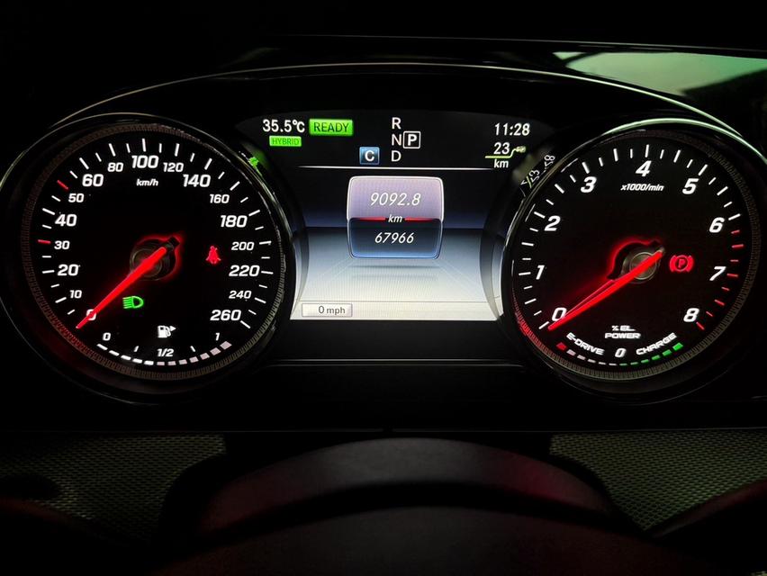 2018 BENZ E350e รถมือเดียว 67,000 กม สภาพป้ายแดง มี ADVANCE PACKAGE เหลืออีกนาน รถไม่มีอุบัติเหตุครับ