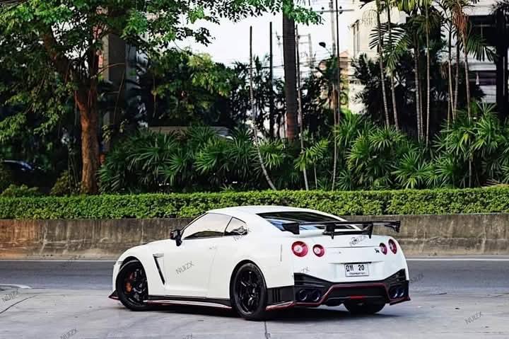 Nissan GT-R สีขาวสวยมาก 5