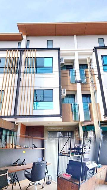 ถูกที่สุดในบางนา MEGAบางนา SUMMIT Windmill Golf ARL สุวรรณภูมิ 2.1 กม. ให้เช่าโฮมออฟฟิศ 3 ชั้น 265 ตร.ม. 22 ตร.วา. 3นอน  1