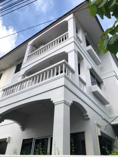 ให้เช่าอาคารพาณิชย์ 5 ชั้น ย่านเลียบด่วนรามอินทรา 1