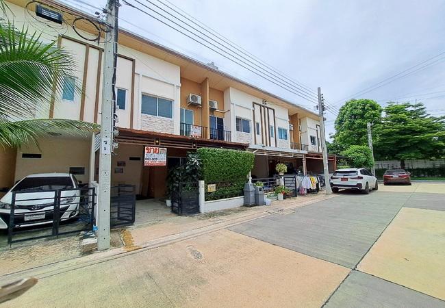ขายทาวน์เฮ้าส์ หมู่บ้านพลีโน่ สุขสวัสดิ์ 66 เนื้อที่ 19.3 ตร.ว. 2 ชั้น 3 นอน 2 น้ำ 3