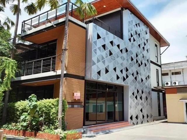 PB5906ให้เช่าสำนักงาน ย่านลาซาล สุขุมวิท 105 เขตบางนา อาคารมีที่จอดรถ 12 คัน  1