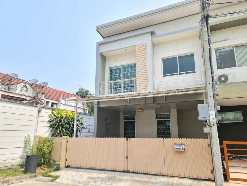 หมู่บ้านฮาบิเทีย เลียบคลองสอง 11