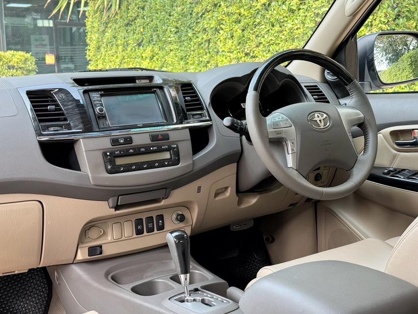 2013 TOYOTA FORTUNER 3.0V รถมือเดียวออกป้ายแดง รถวิ่งน้อยเพียง 155,000 กม รถไม่เคยมีอุบัติเหตุครับ 12