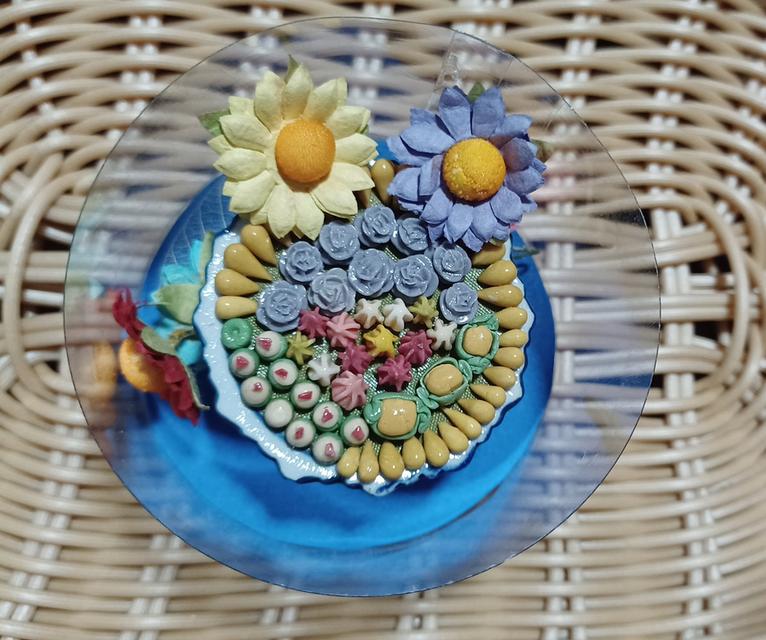 งานปั้นมือขนมไทยทำจากดินเหนียวชุบสี