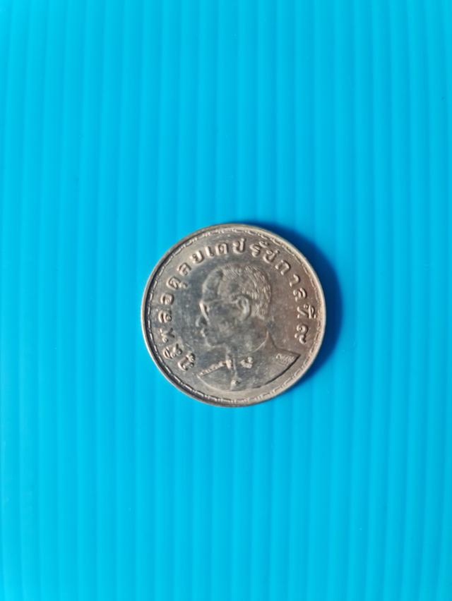 เหรียญ 1 บาท แรกนาขวัญ เป็นเหรียญกษาปณ์ที่ระลึกที่ผลิตขึ้นในปี พ.ศ. 2515 ผ่านใช้ สภาพดี เหรียญละ 25 บาท